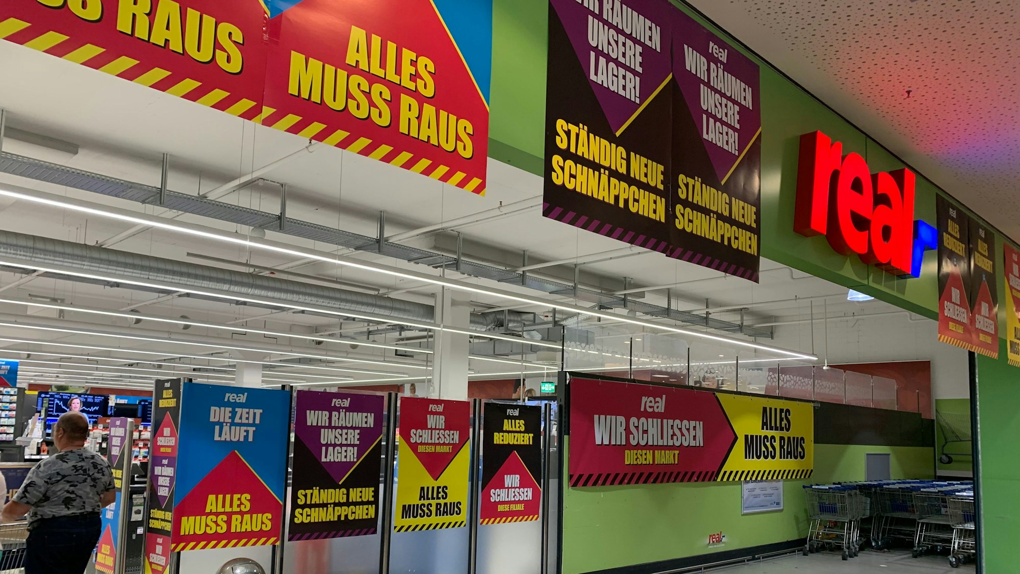 Am 17. Juni 2022 schloss der Real-Markt im Huma-Einkaufszentrum für immer. Im März 2023 folgten Aldi und im Juni 2023 Edeka als neue Lebensmitteleinzelhändler.