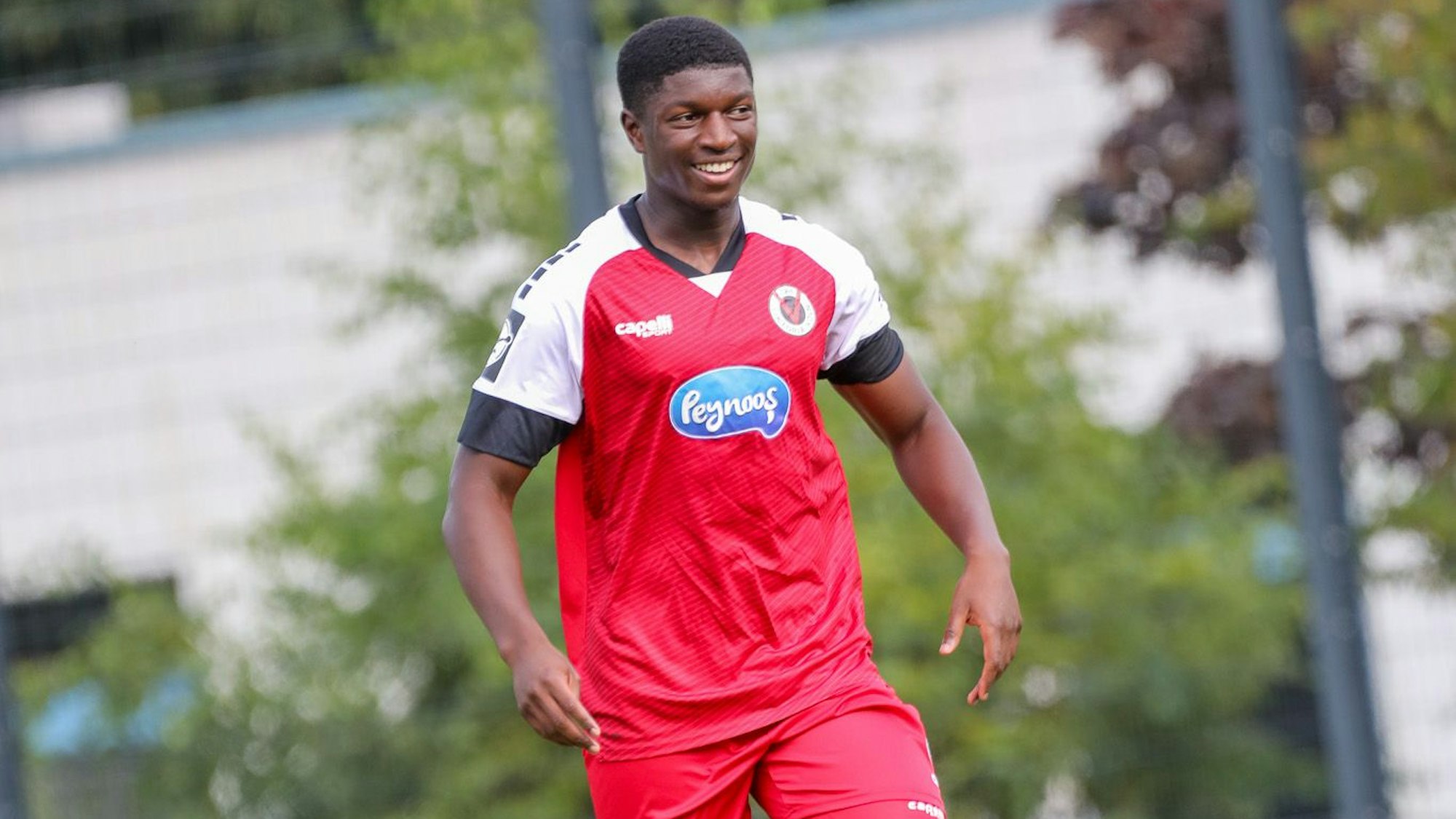 Abwehrspieler Zoumana Keita wird auch in Zukunft für seinen Jugendverein Viktoria Köln auflaufen.