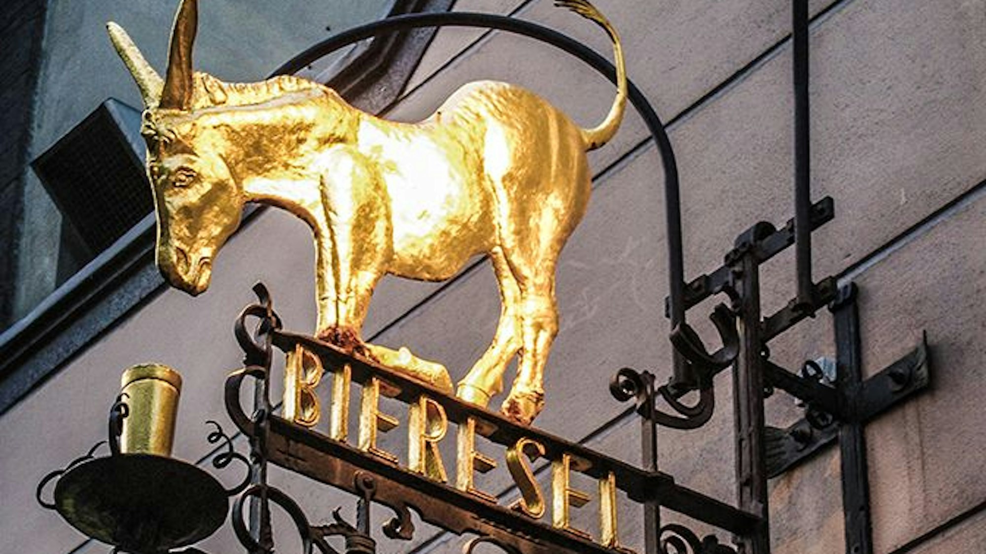 Bier-Esel Impressionen aus einem Kölner Traditionsgasthaus mit einer mehr als siebenhundertjährigen Geschichte