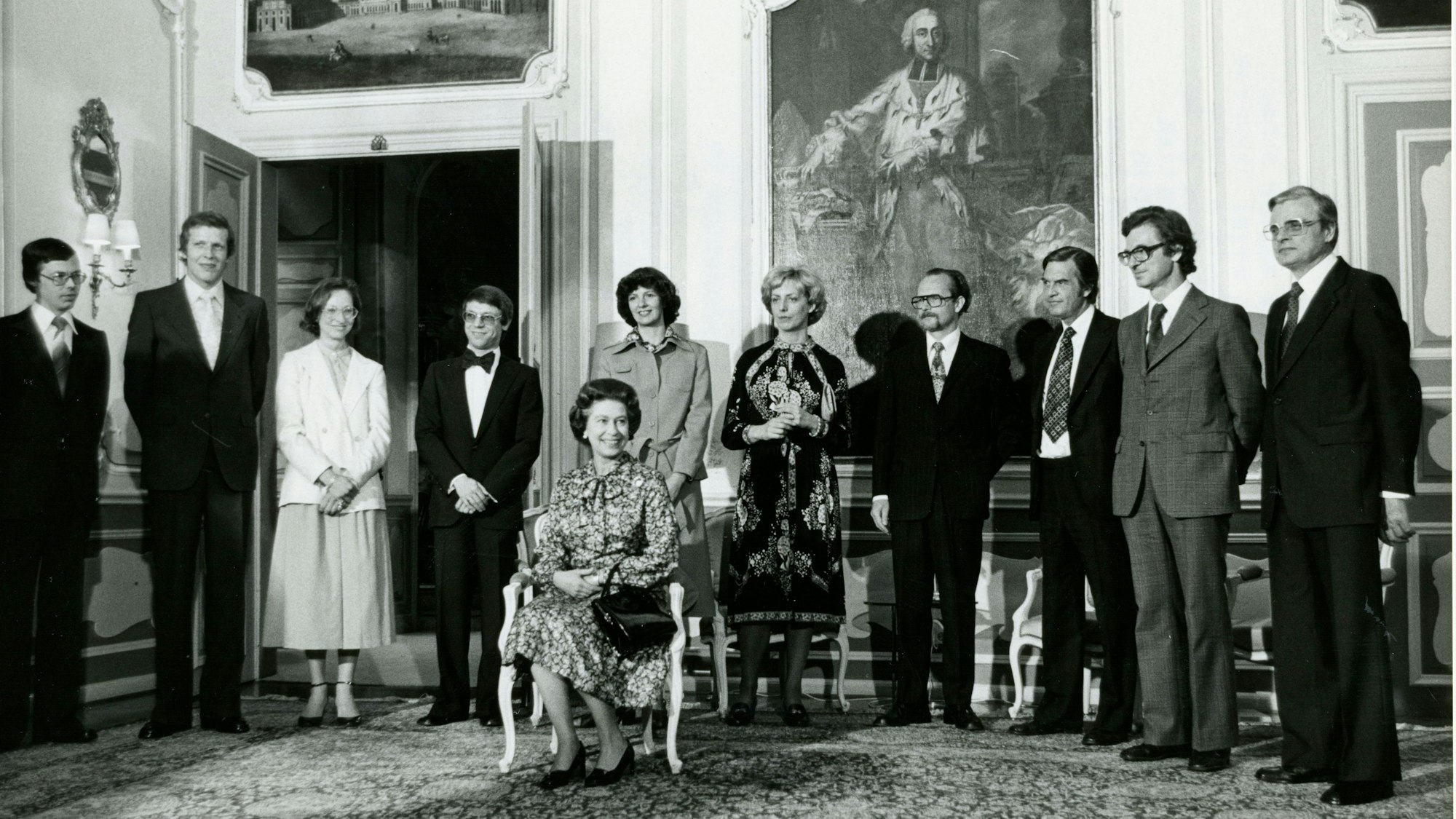 Das Bild zeigt Queen Elizabeth mit Staatsoberhäuptern im Schloss Gymnich.