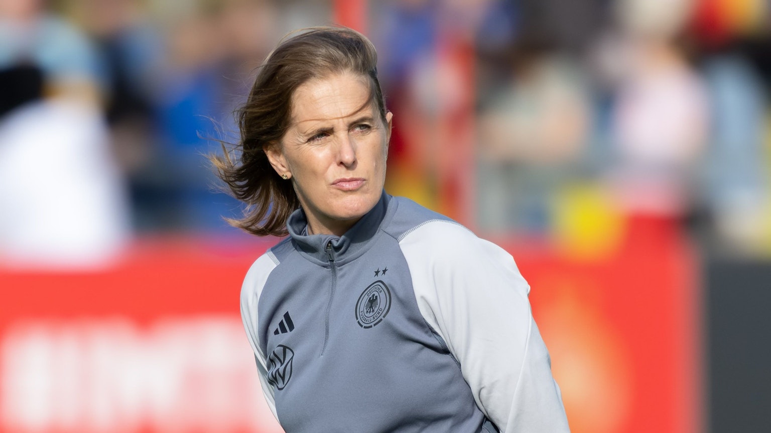 Geht mit großer Vorfreude in das dritte „Highlight-Spiel“ des 1. FC Köln in Müngersdorf: die neue Trainerin Britta Carlsson.