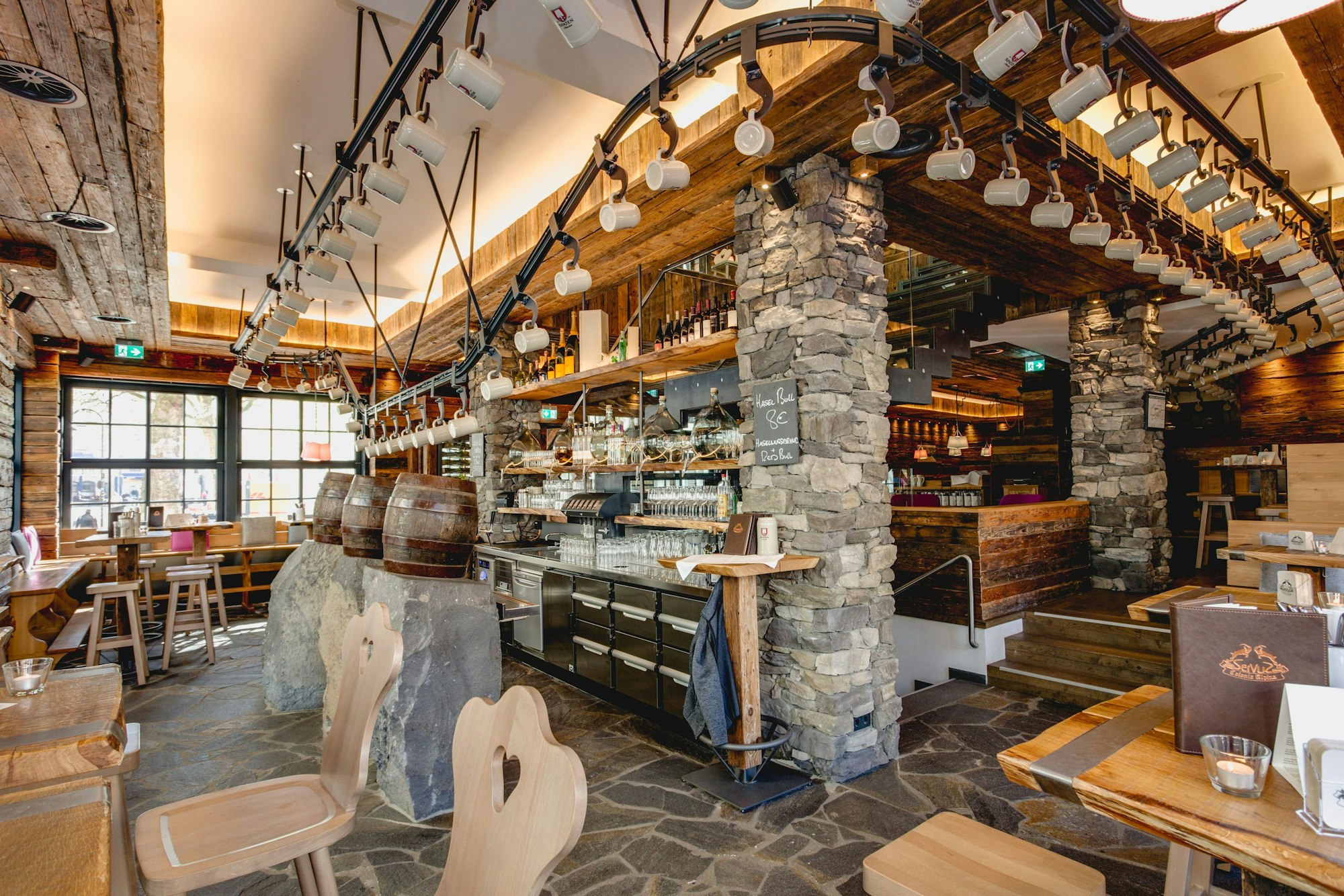 Theke im Servus Alpina Colonia