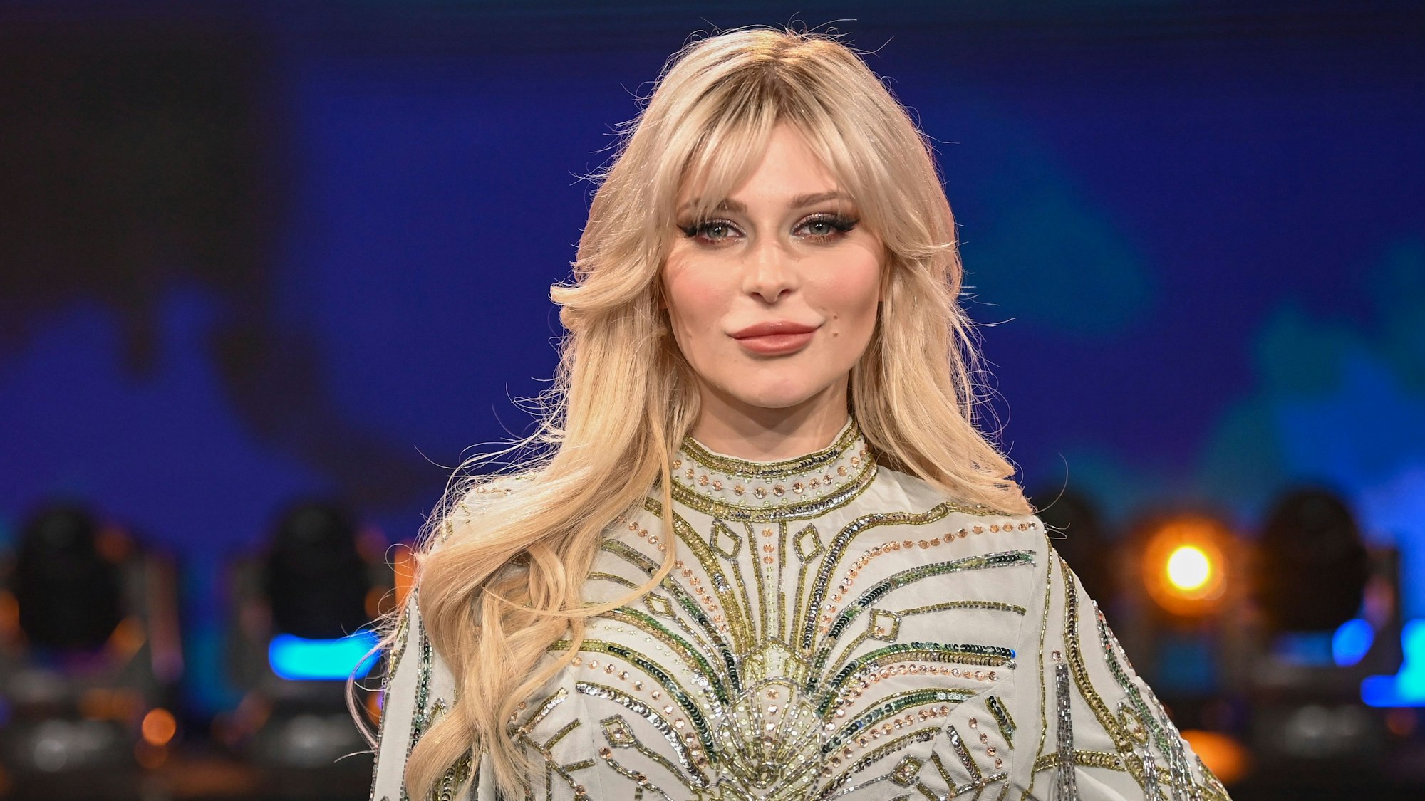 Die Sängerin Marie Reim steht nach der Aufzeichnung der ·Beatrice Egli Show· in Berlin-Adlershof auf der Bühne.