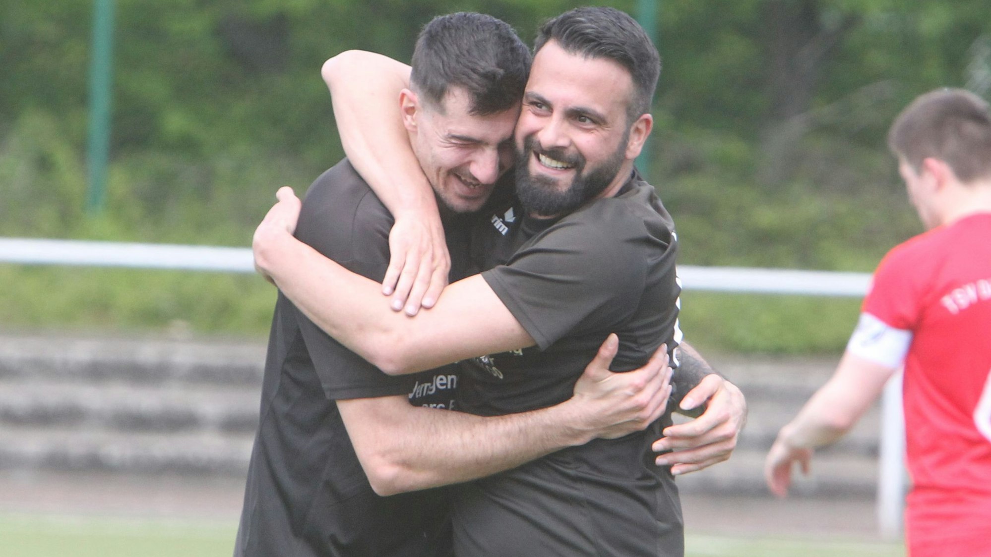 Wieder vereint: Deniz Durmus (links) und Fatih Tuysuz vom Bezirksligisten 1. FC Niederkassel.