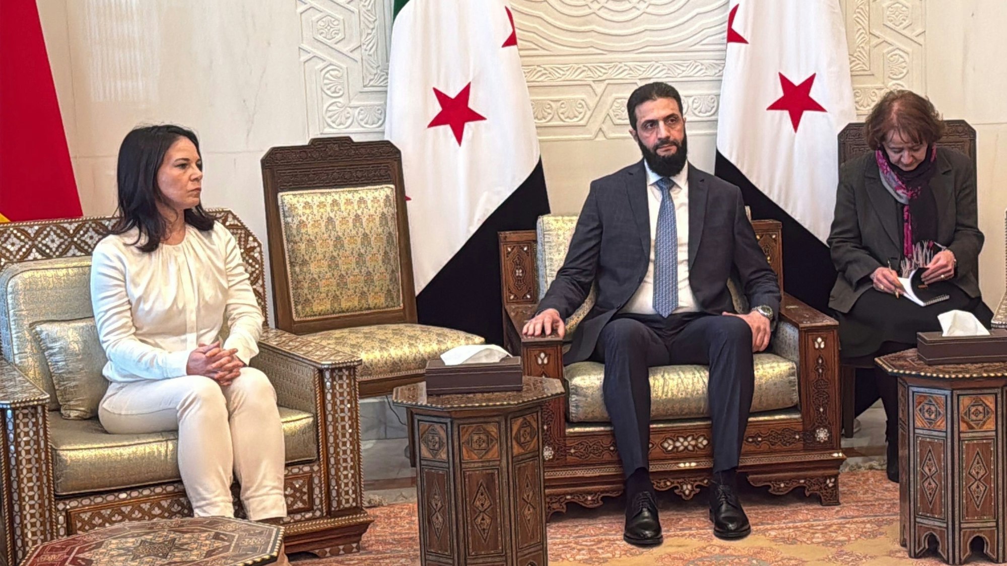 Syrien, Damaskus: Außenministerin Annalena Baerbock trifft sich mit dem neuen syrischen Machthaber Ahmed al-Scharaa im Präsidentenpalast in Damaskus.