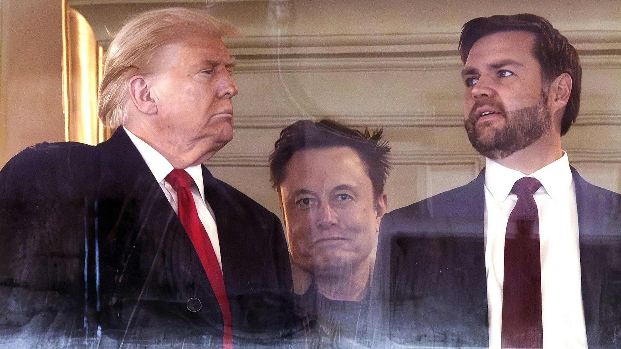 US-Präsident Donald Trump, Berater Elon Musk und Vizepräsident J.D. Vance sorgen mit ihrem Ukraine-Kurs und Unterstützung für die AfD für Wirbel. (Archivbild)