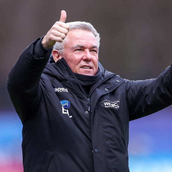 21.12.2024, Fußball, FC Viktoria Köln SV Sandhausen, 3.Liga, Sportpark Höhenberg, Saison 2024 2025: Olaf Janßen Viktoria Köln Cheftrainer steht optimistisch auf dem Spielfeld Gestik Mimik DFB regulations prohibit any use of photographs as image sequences and or quasi-video. Nordrhein-Westfalen Deutschland *** 21 12 2024, Football, FC Viktoria Köln SV Sandhausen, 3 Liga, Sportpark Höhenberg, Saison 2024 2025 Olaf Janßen Viktoria Köln head coach stands optimistically on the pitch Gestik Mimik DFB regulations prohibit any use of photographs as image sequences and or quasi video Nordrhein Westfalen Germany