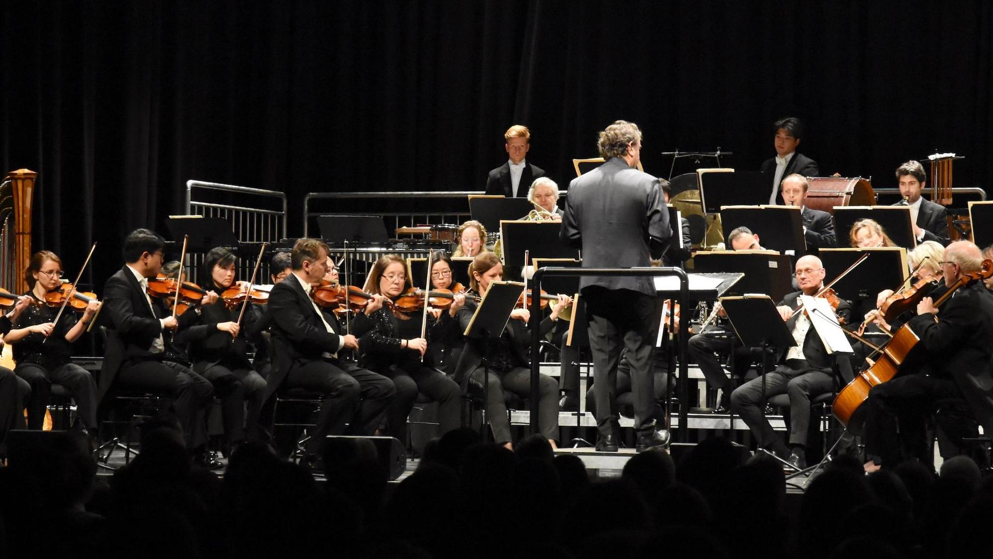 Das neue Jahr wurde in der Troisdorfer Stadthalle mit einem Konzert der Neuen Philharmonie Westfalen musikalisch begrüßt.