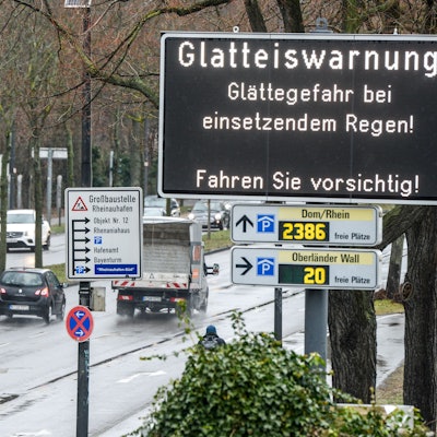 Autofahrer sollten am Wochenende besonders vorsichtig sein. (Archivbild)