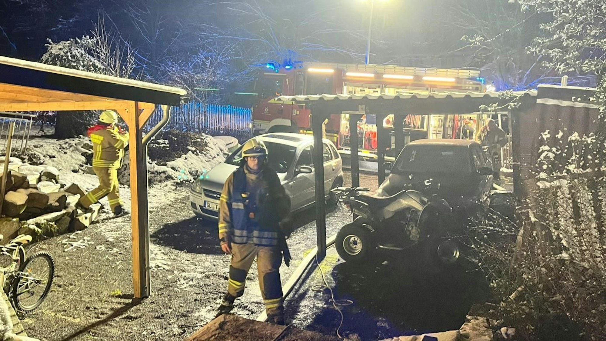 In Reichshof-Sterzenbach brannte eine Holzhütte.