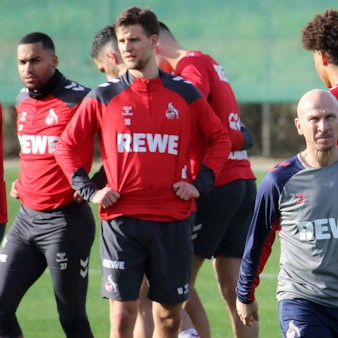 Es geht los: FC-Trainer Gerhard Struber und sein Team bei der Arbeit im Estepona Football Center.