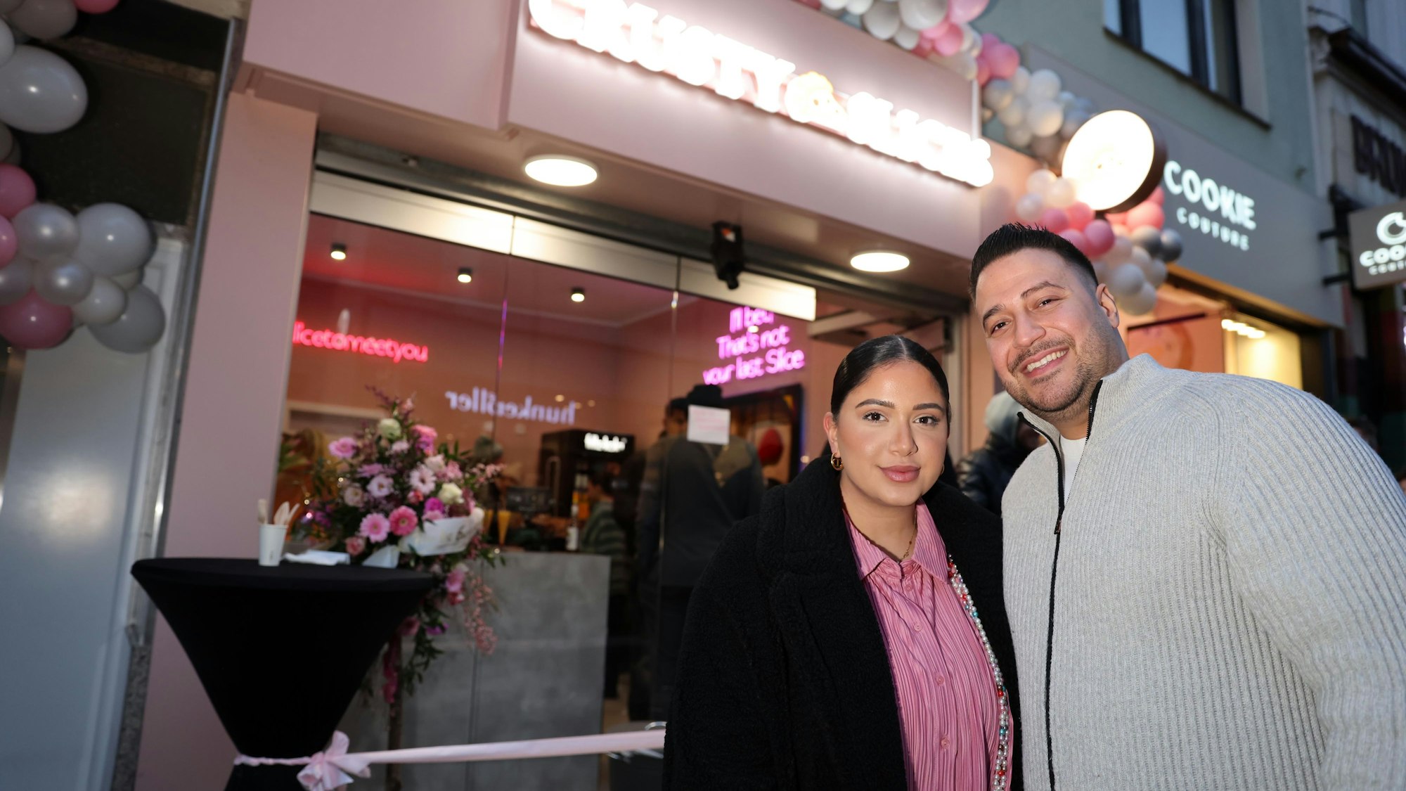 Selin Kahraman und ihr Ehemann Cüneyt betreiben den Laden auf der Ehrenstraße.