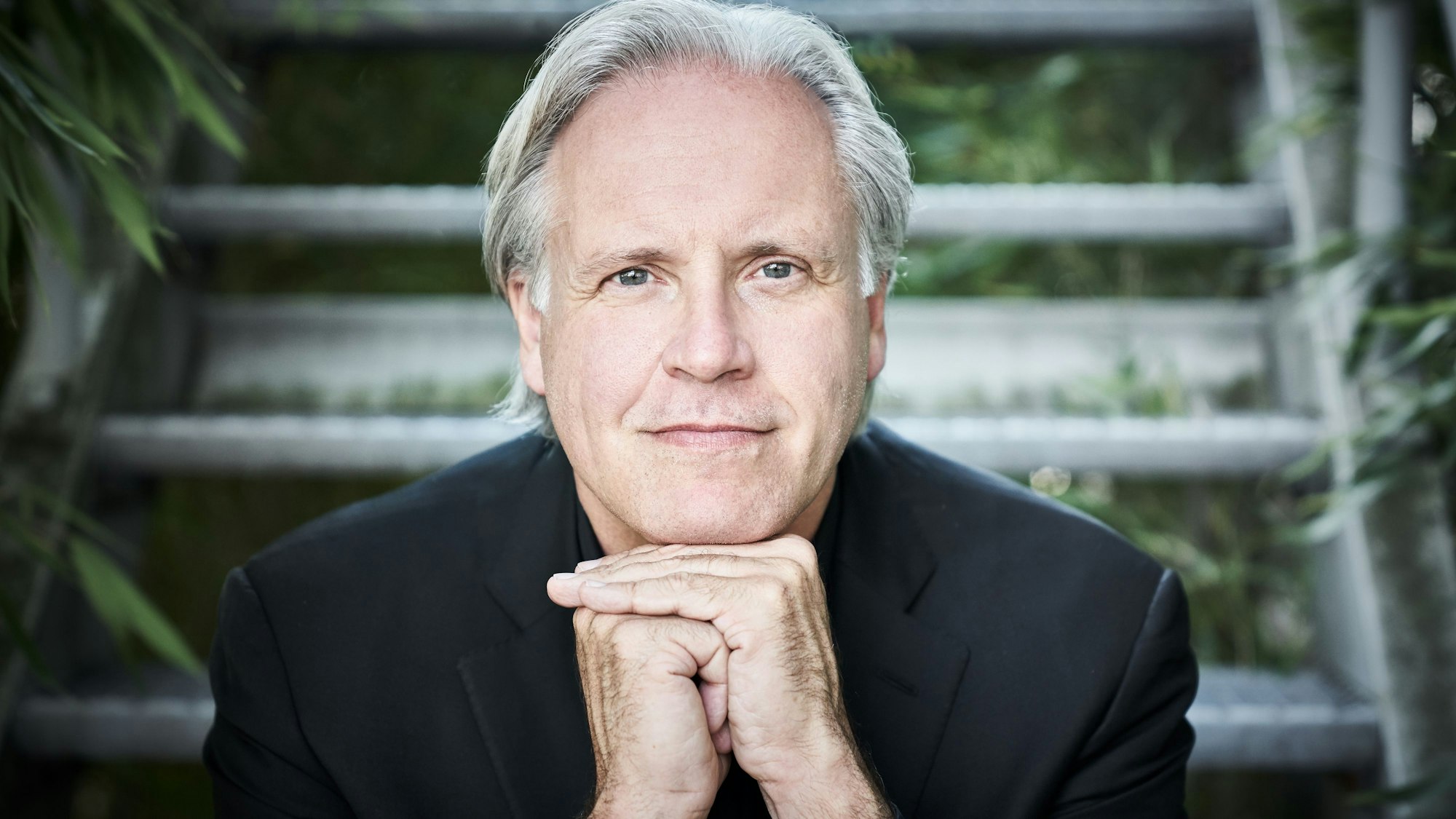 Dirigent Markus Stenz im Neujahrskonzert mit dem Gürzenich-Orchester.