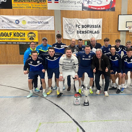 Bild einer Fußballmannschaft, die das Endspiel gewonnen hat.