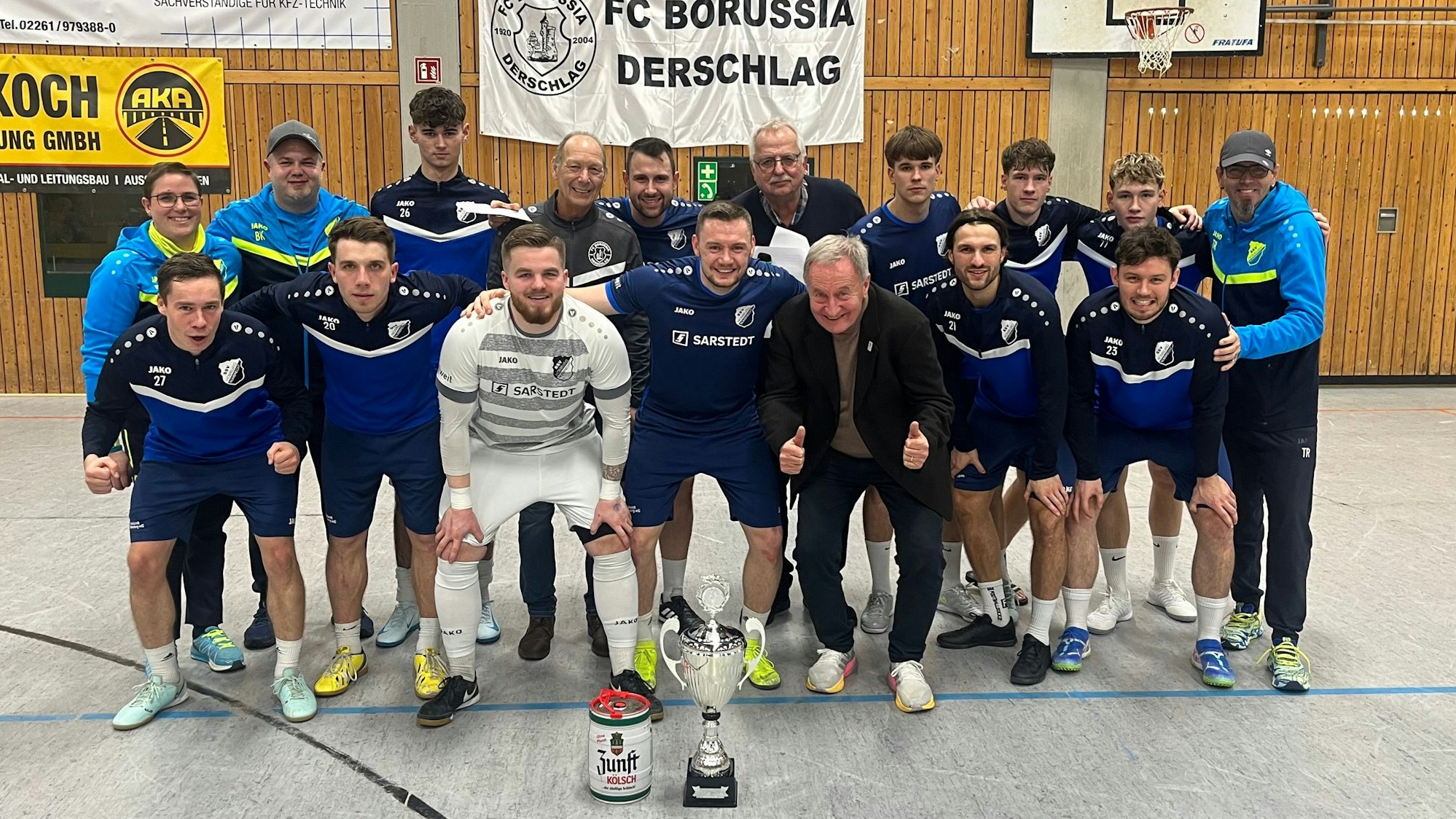 Bild einer Fußballmannschaft, die das Endspiel gewonnen hat.