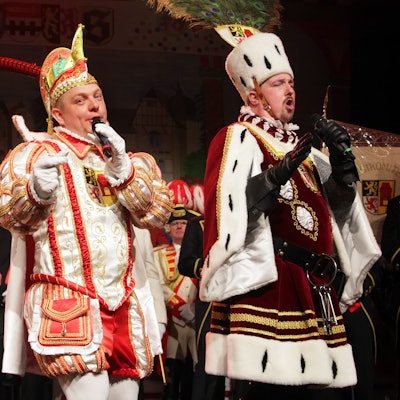 Das Foto zeigt das Trifolium auf der Bühne.