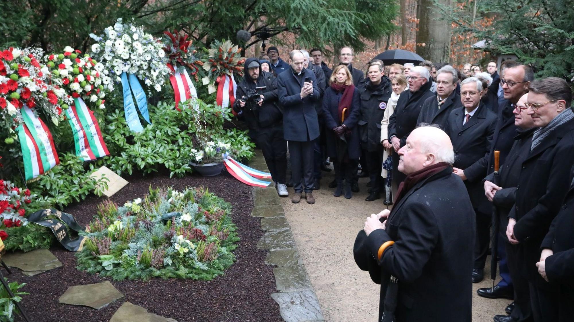 Zum Geburtstag von Konrad Adenauer fand die traditionelle Kranzniederlegung auf dem Rhöndorfer Waldfriedhof statt.