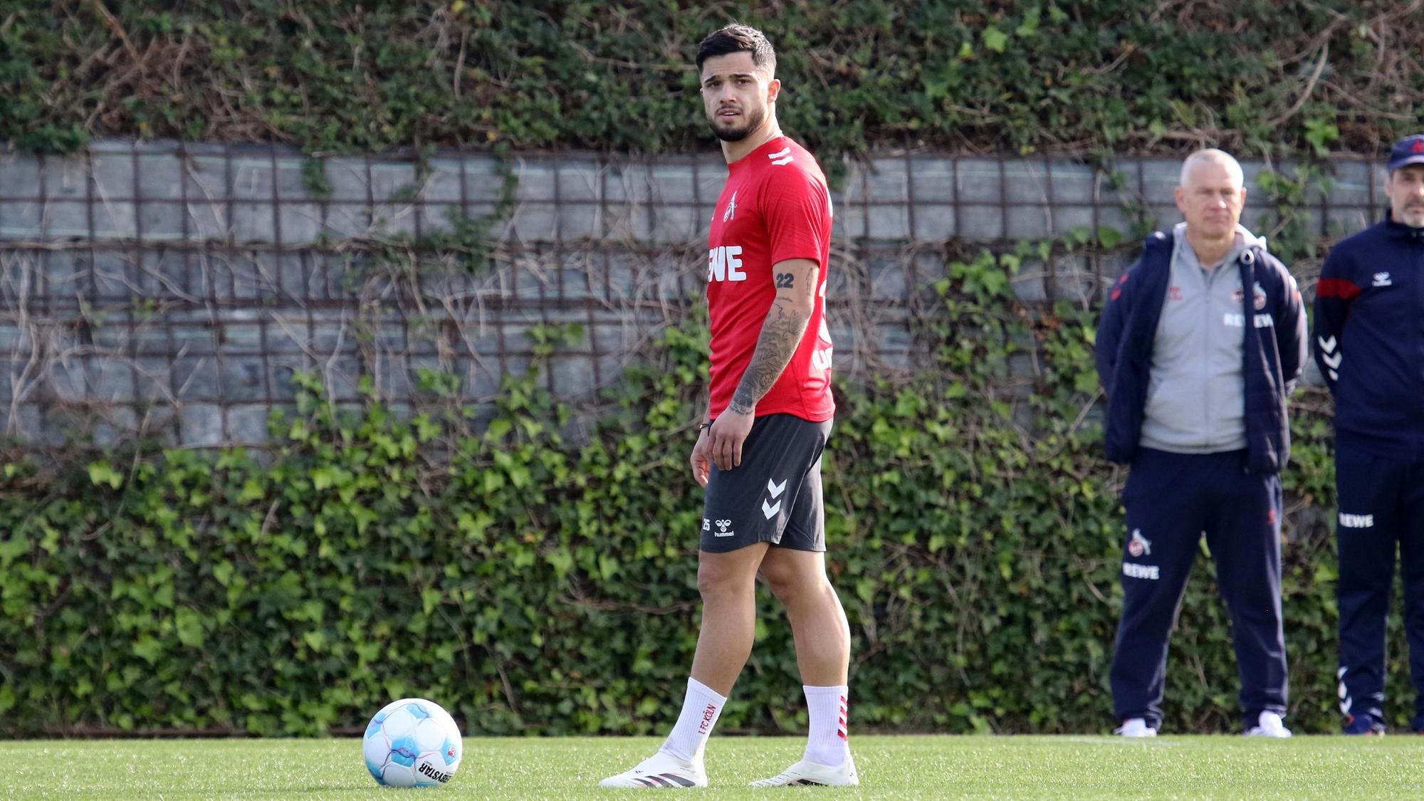 Neuzugang: Jusuf Gazibegovic bei seiner ersten Trainingseinheit beim 1. FC Köln.
