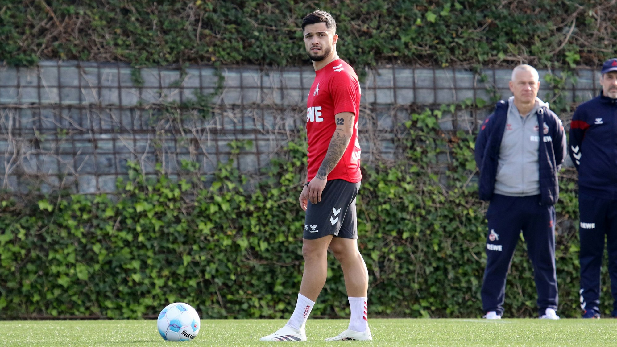 Neuzugang: Jusuf Gazibegovic bei seiner ersten Trainingseinheit beim 1. FC Köln.