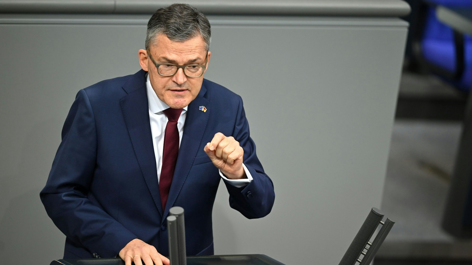 CDU-Politiker Roderich Kiesewetter bei einer Rede im Bundestag. (Archivbild)