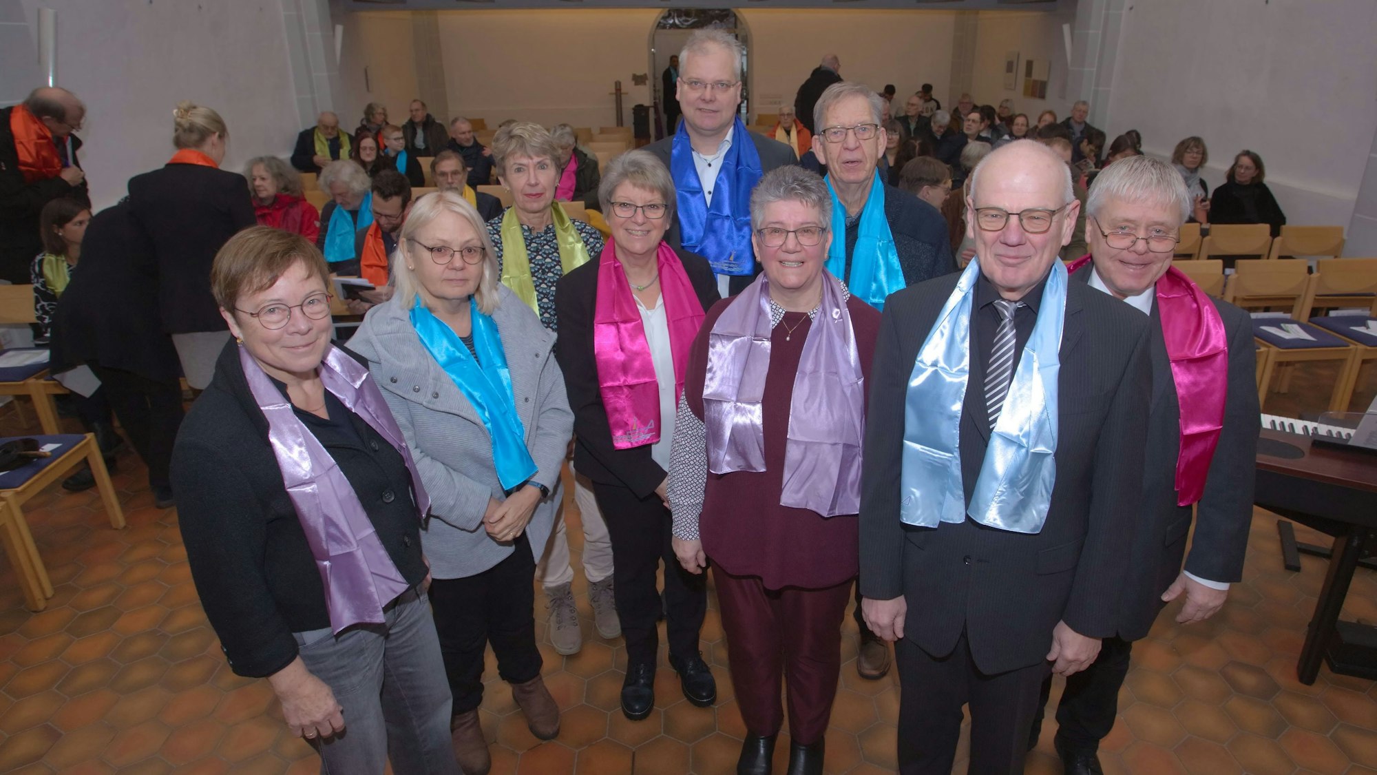 Mit dem Bevollmächtigtenausschuss und vielen Gemeindegliedern ist am Sonntag der erste Gottesdienst in der neugebildeten Kirchengemeinde gefeiert worden.