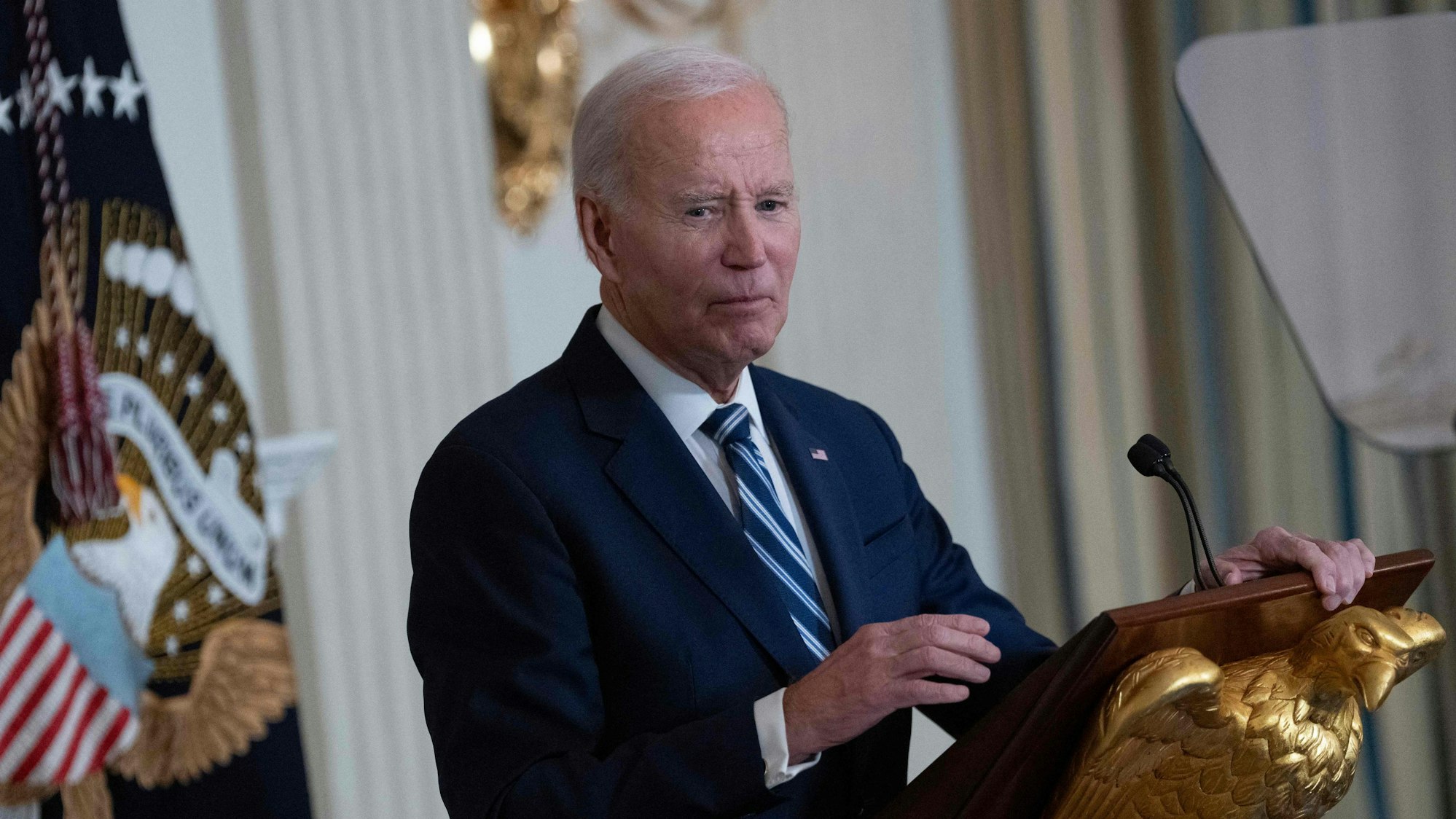 US-Präsident Joe Biden spricht bei einem Empfang.