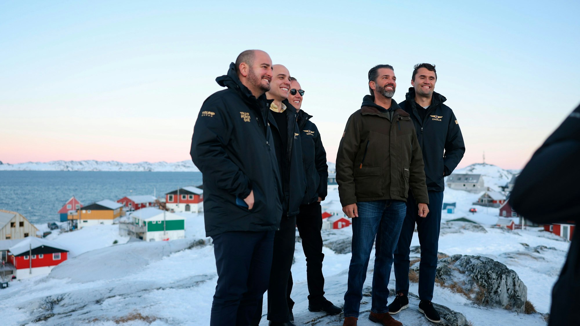 Nuuk: Donald Trump Jr. (2.v.r) bei seiner Ankunft in Nuuk.