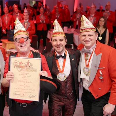 Ehrung Willibert Pauels bei der KG Alt Köllen, v.l. Gregor Berthold (Präsident), Willibert Pauels, Stephan Henseler (Laudator), Uwe Lüdemann (Geschäftsführer)