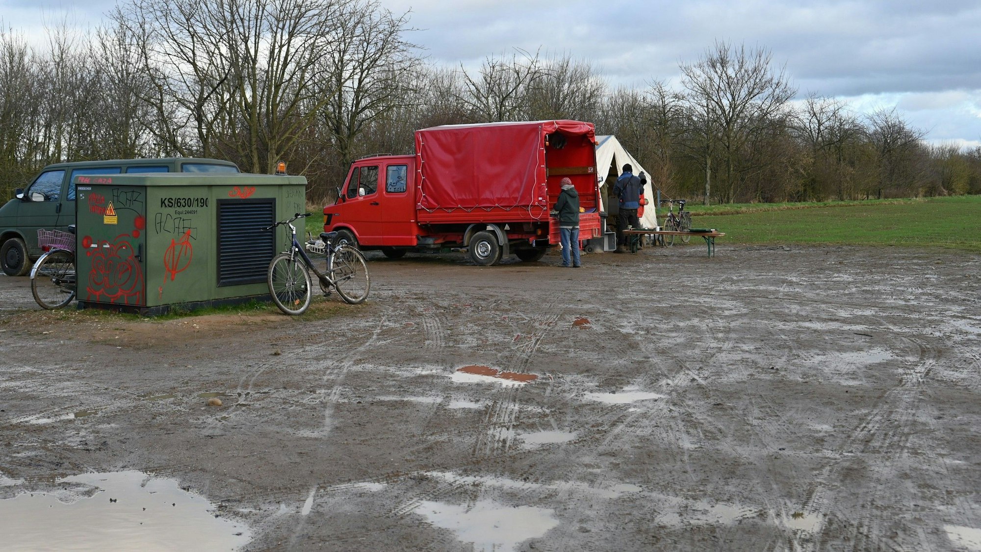 Aktivisten räumten am Dienstag ihr Lager. Sie wollen gegen das Versammlungsverbot gerichtlich vorgehen.