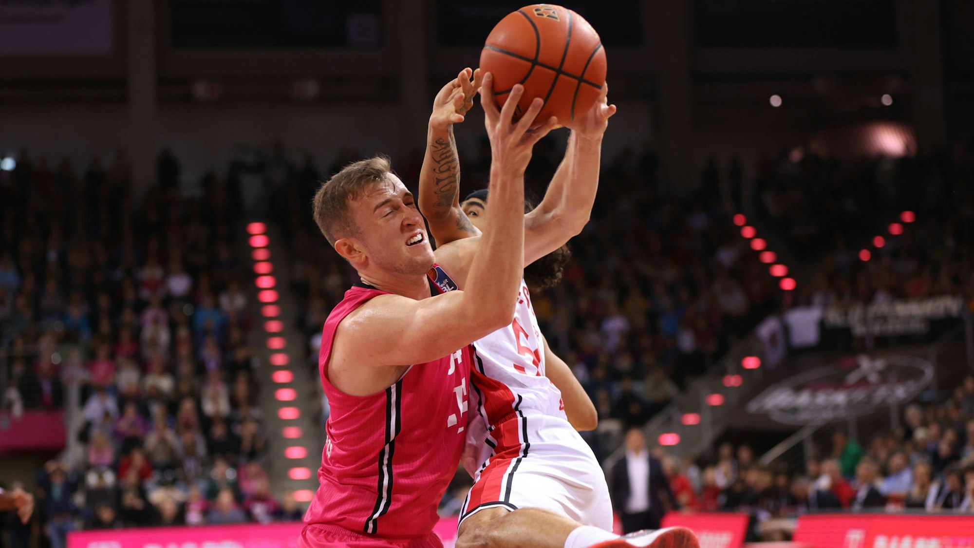 Auf Thomas Kennedy (links) und die Baskets wartet in den Play-Ins gegen Pallacanestro Reggiana Schwerstarbeit.