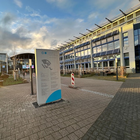 Die Hochschule Bonn-Rhein-Sieg sieht die Plattform X kritisch.