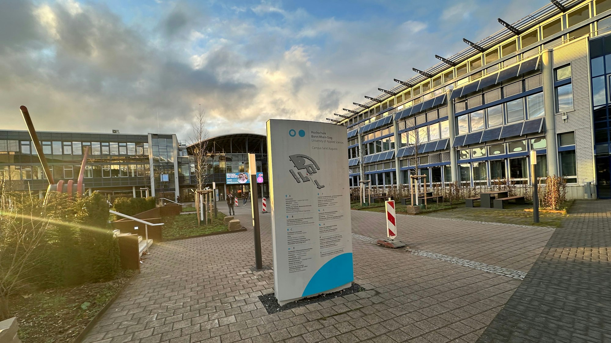 Die Hochschule Bonn-Rhein-Sieg sieht die Plattform X kritisch.