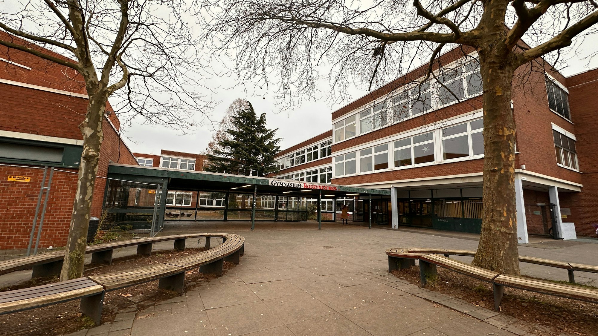 Für eine Generalsanierung soll das Gymnasium Rodenkirchen ausgelagert werden.