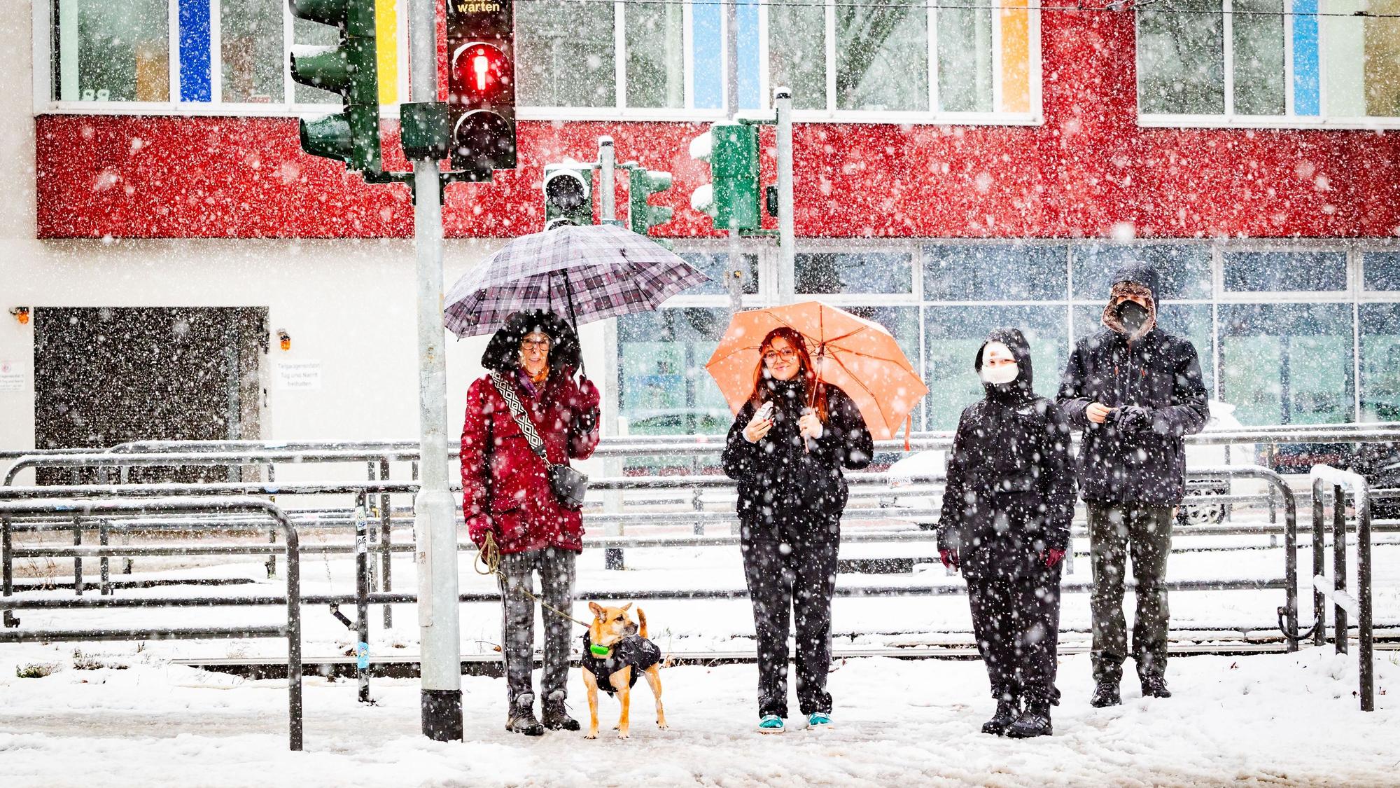 Winter in der Stadt macht diesen Kölnerinnen und Kölnern sichtlich gute Laune.