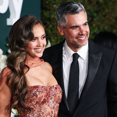 Jessica Alba und ihr Ehemann Cash Warren auf dem roten Teppich.