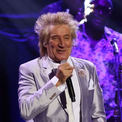 ARCHIV - 22.06.2022, Großbritannien, London: Der britische Sänger Rod Stewart tritt auf