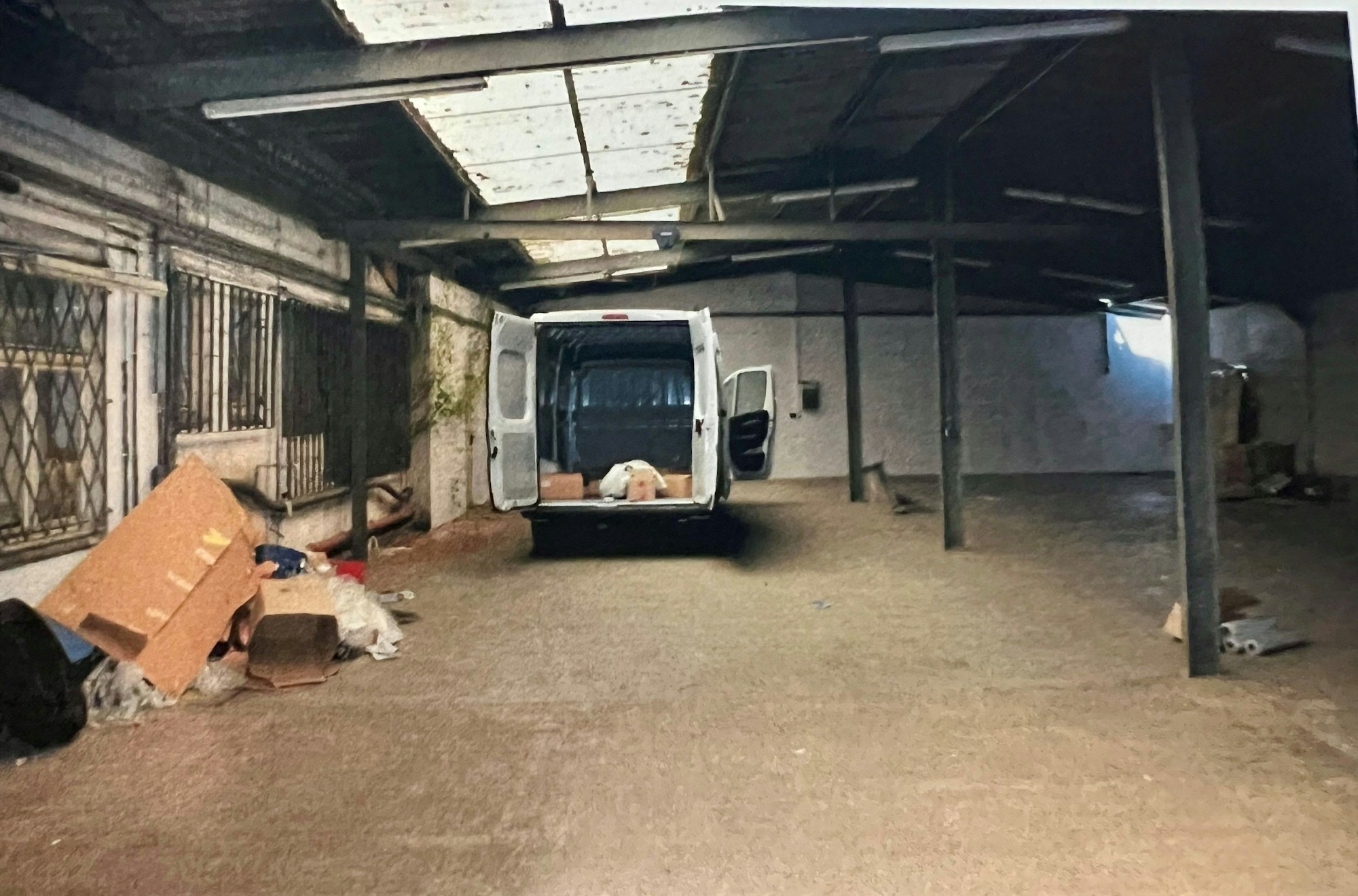 In dieser Lagerhalle in Hürth wurden die Männer gefesselt und misshandelt.