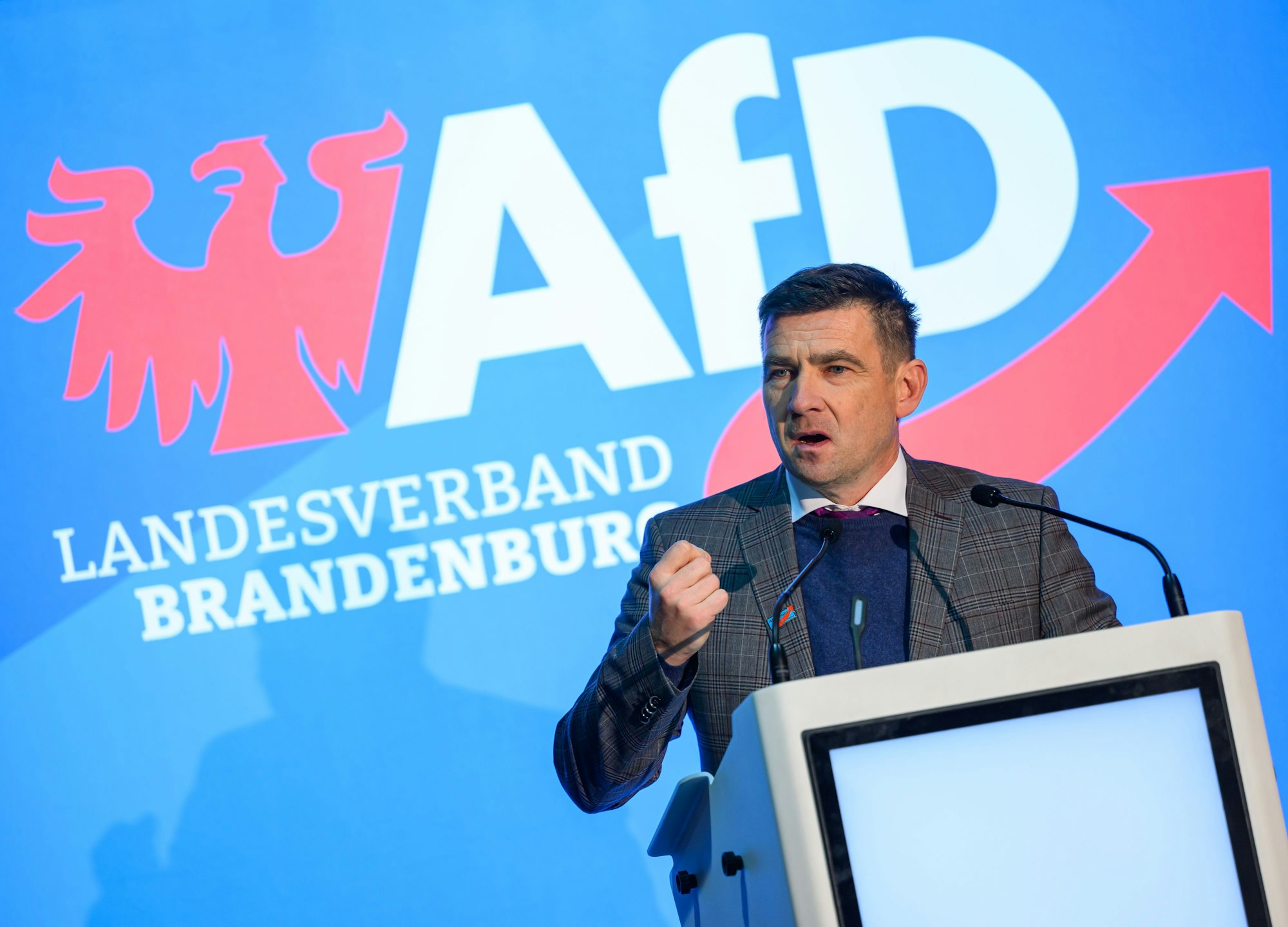 Arne Raue (AfD), Bürgermeister der brandenburgischen Stadt Jüterbog, spricht auf dem Landesparteitag der AfD Brandenburg.