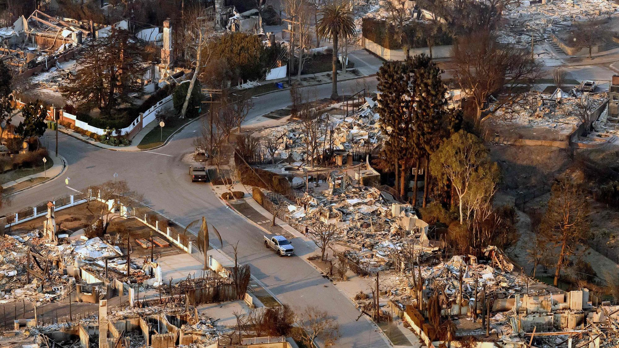 Die Häuser im Stadtteil Pacific Palisades in Los Angeles sind völlig ausgebrannt.