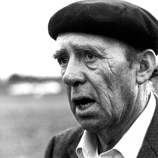 Der Schriftsteller Heinrich Böll, aufgenommen am 29. September 1983. Baskenmütze auf dem Kopf.
