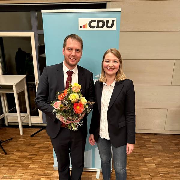 Das Foto zeigt Mario Bredow und Lena Behnke