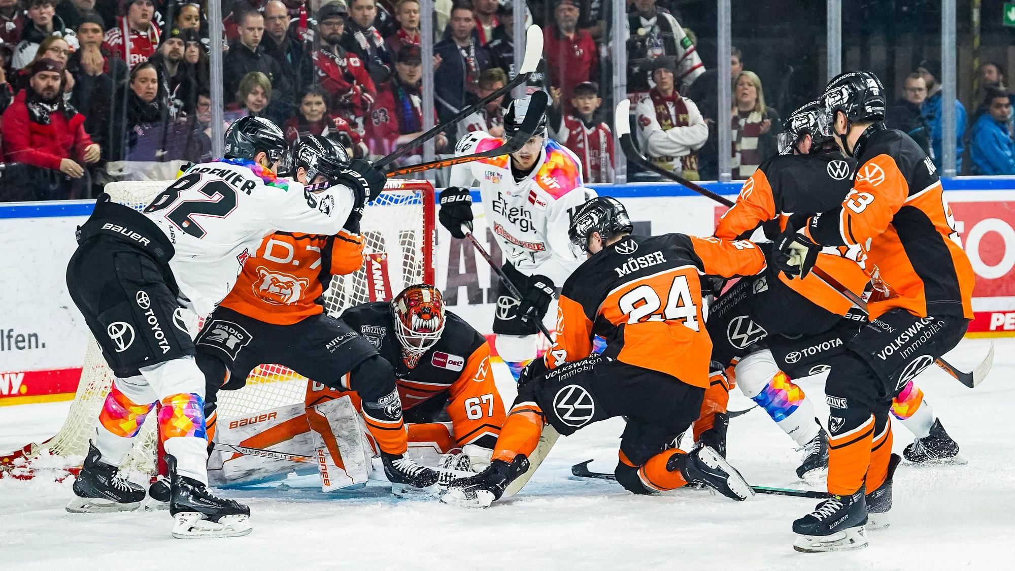 Spielsituation zwischen den Kölner Haien und Grizzlys Wolfsburg.