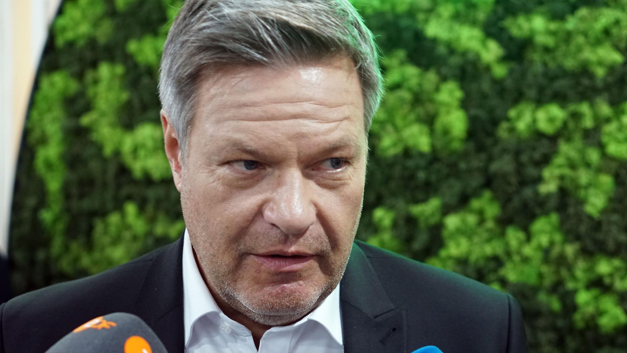 Robert Habeck, Spitzenkandidat der Grünen für die Bundestagswahl 2025, spricht auf der Weltklimakonferenz.