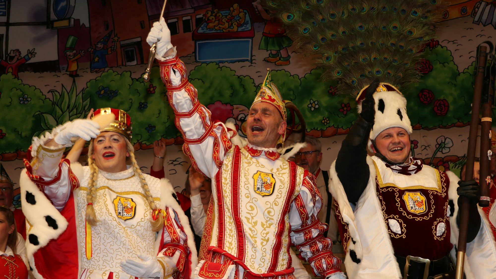 Gut gelaunt übernahmen Jungfrau Tanja, Prinz Tommy II. und Bauer André die Regentschaft über Efferen.