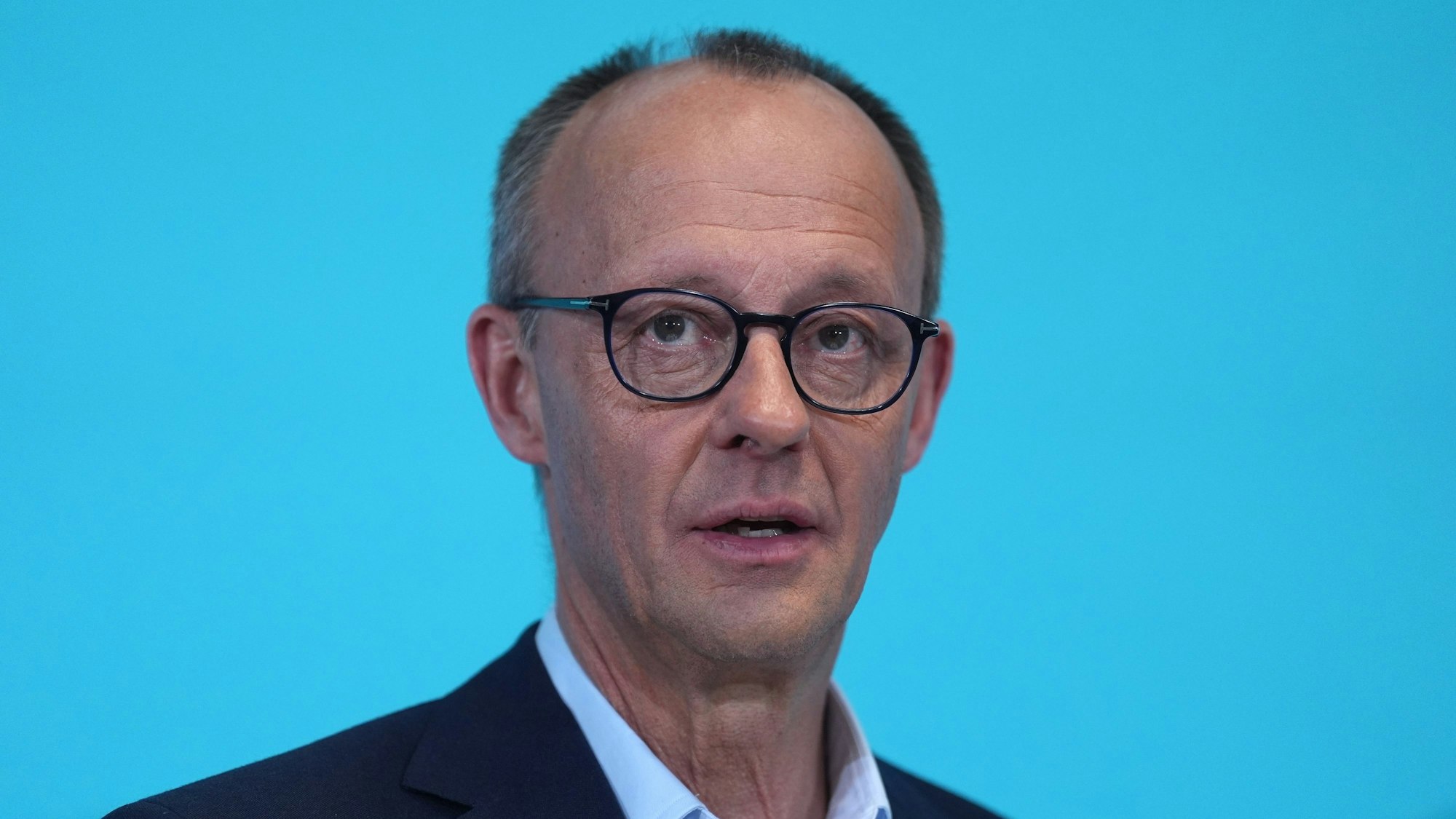 Friedrich Merz, Kanzlerkandidat und Parteivorsitzender der CDU, spricht während einer Pressekonferenz.