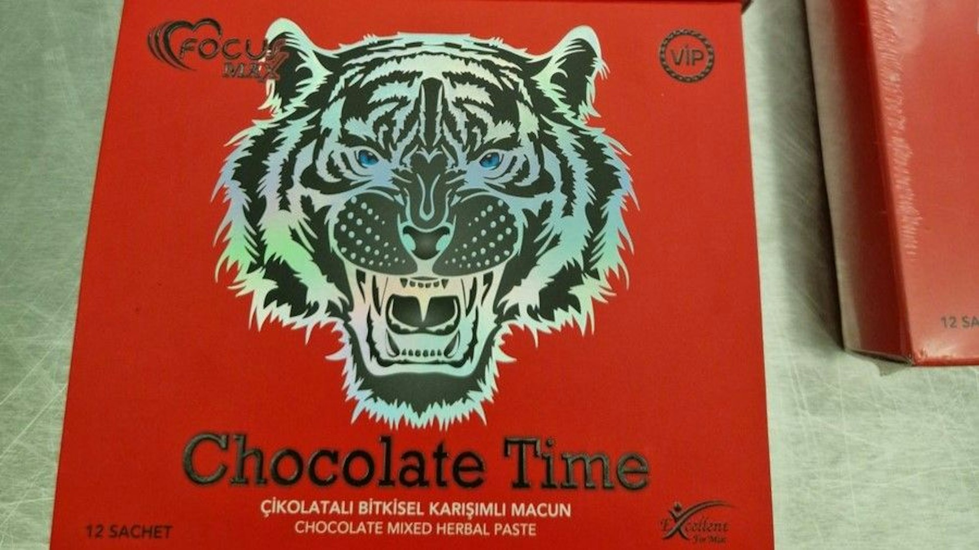 Ein vom Hauptzollamt Köln veröffentlichtes Foto zeigt sichergestellte Potenz-Trinkschokolade.