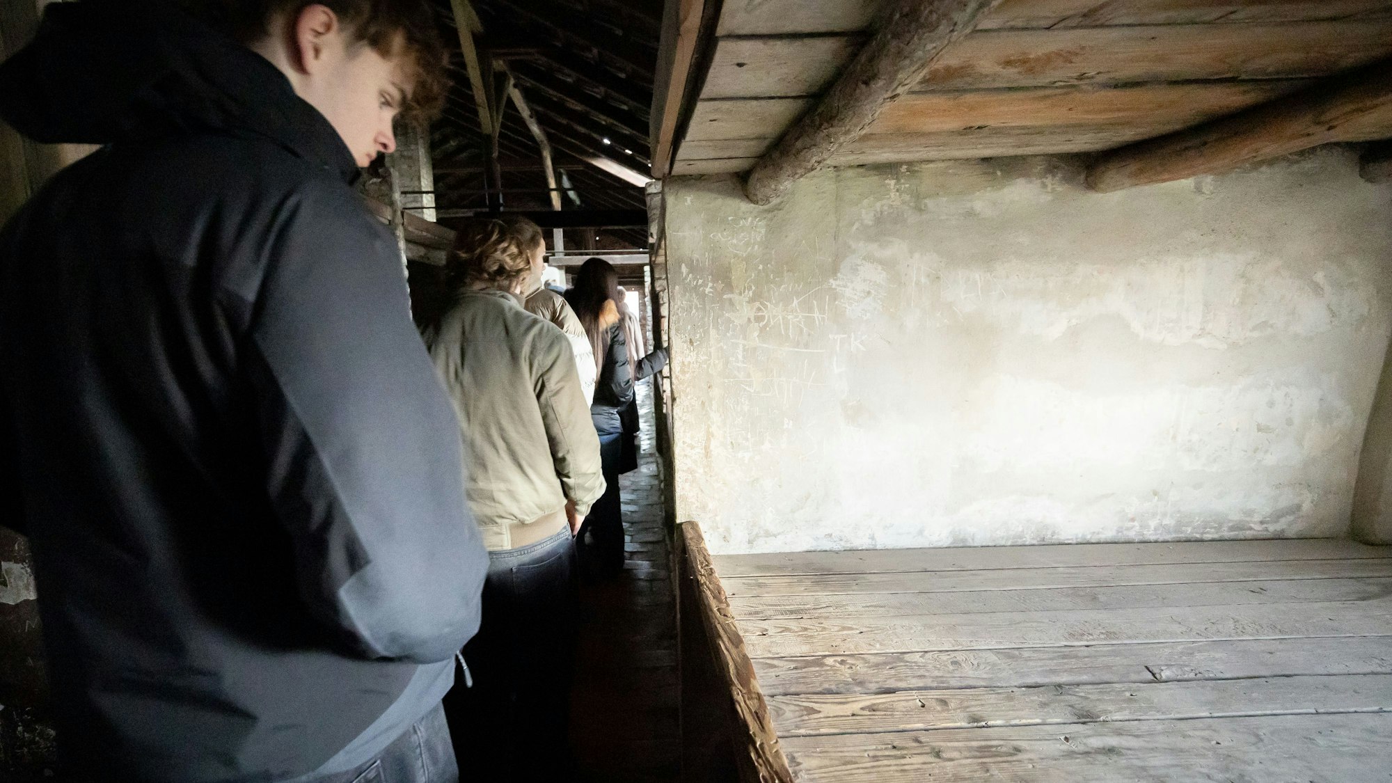 NRW Schulministerin Dorothee Feller besichtigt am Donnerstag den 09.01.2025 zusammen mit Schülern einer Neusser Gesamtschule das Konzentrations- und Vernichtungslager Auschwitz-Birkenau in Polen. (c) MSB/ Uta Wagne
