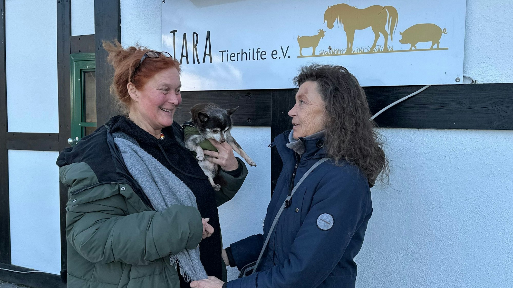 Tierfreunde von ganzem Herzen: Ulla Fiebig von der Tara Tierhilfe (links) und Astrid Rath.