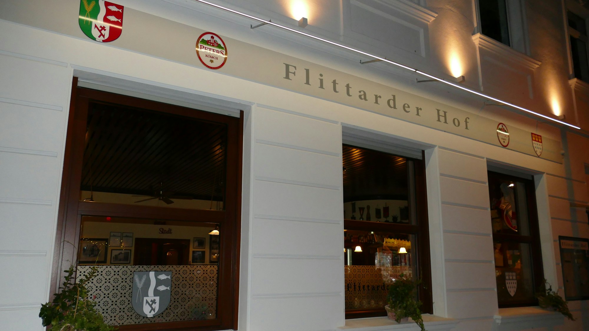 Die Fassade eines Restaurants von außen.