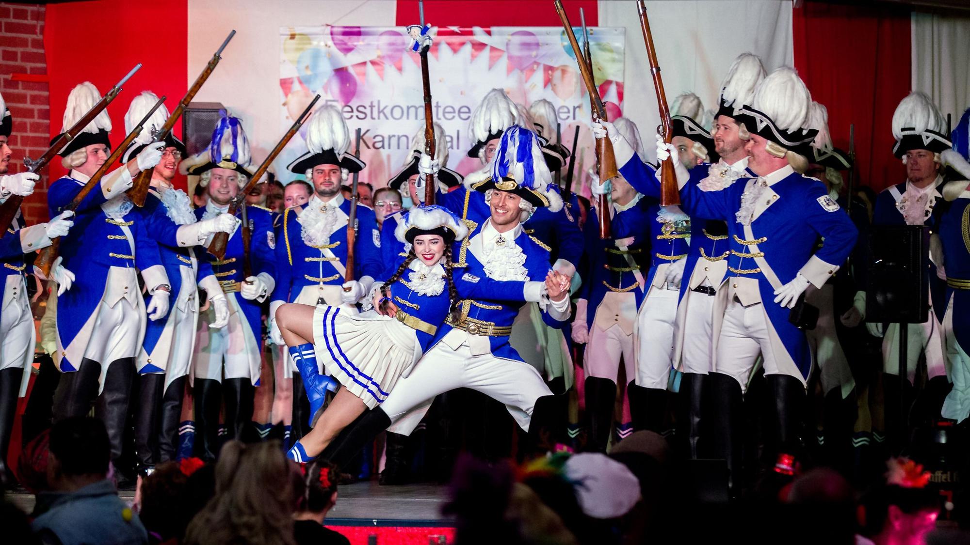 Auftritt der KG Bedburger Ritter ‚Em Ulk‘ bei der Sitzung des Festkomitees Pescher Karneval in der Aula des Gymnasiums Pesch.
